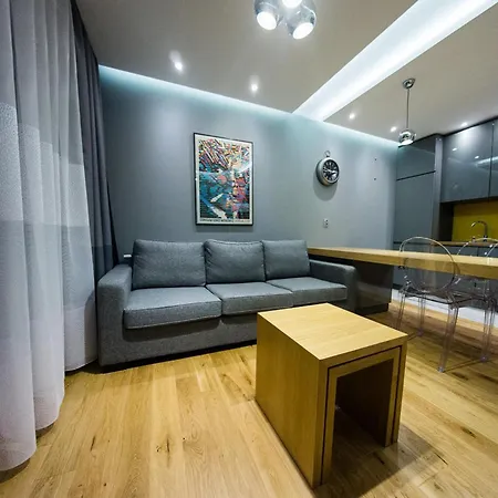 Garden Corner Apartment *